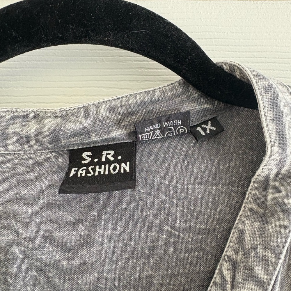 S R Fashion Charcoal Button-Up Blouse - Picture 4 of 8